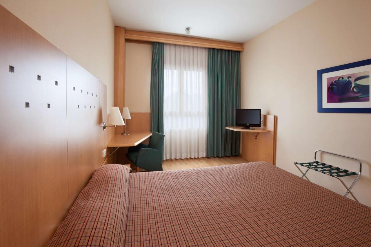 เอ็นเอช เลกาเนส Hotel ภายนอก รูปภาพ
