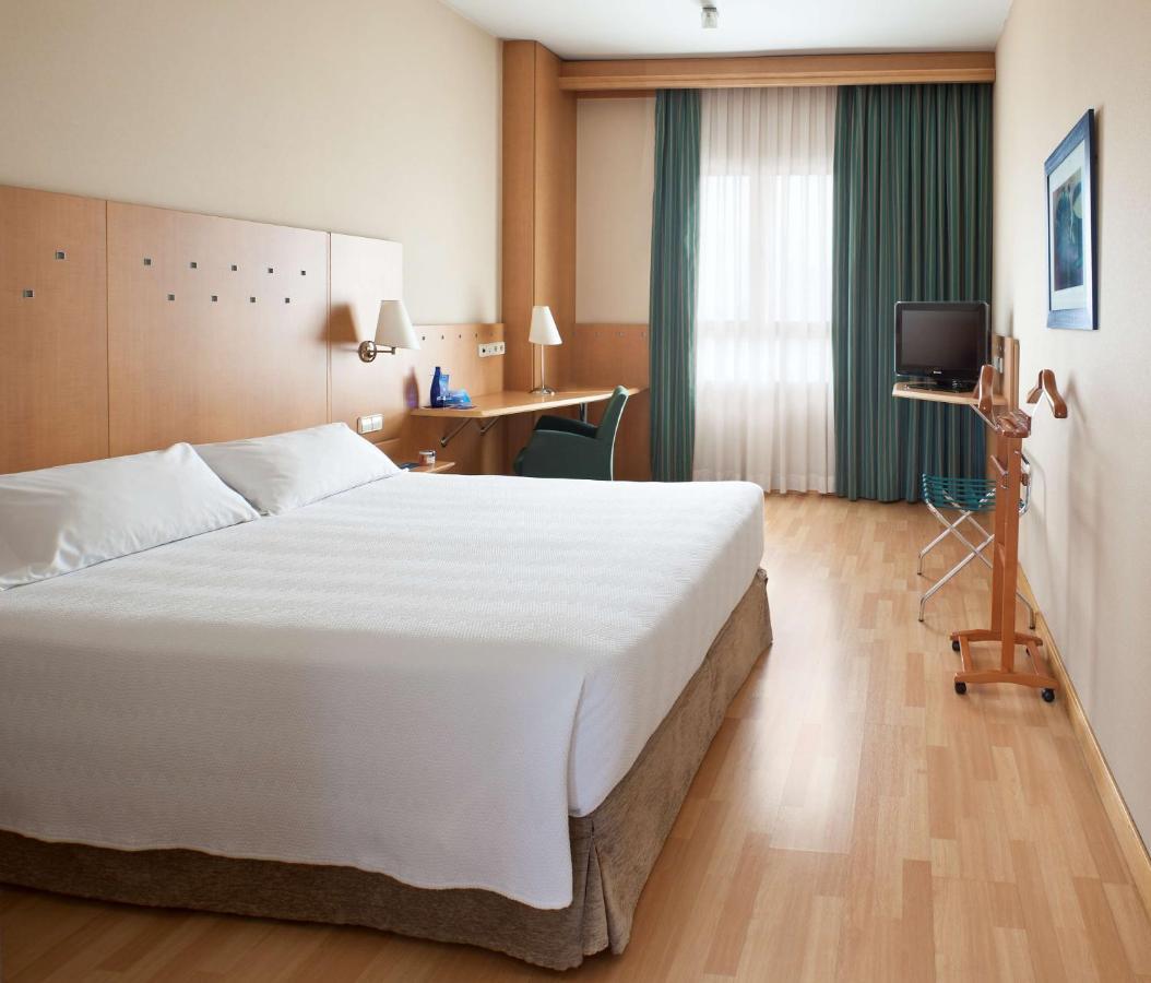 เอ็นเอช เลกาเนส Hotel ภายนอก รูปภาพ