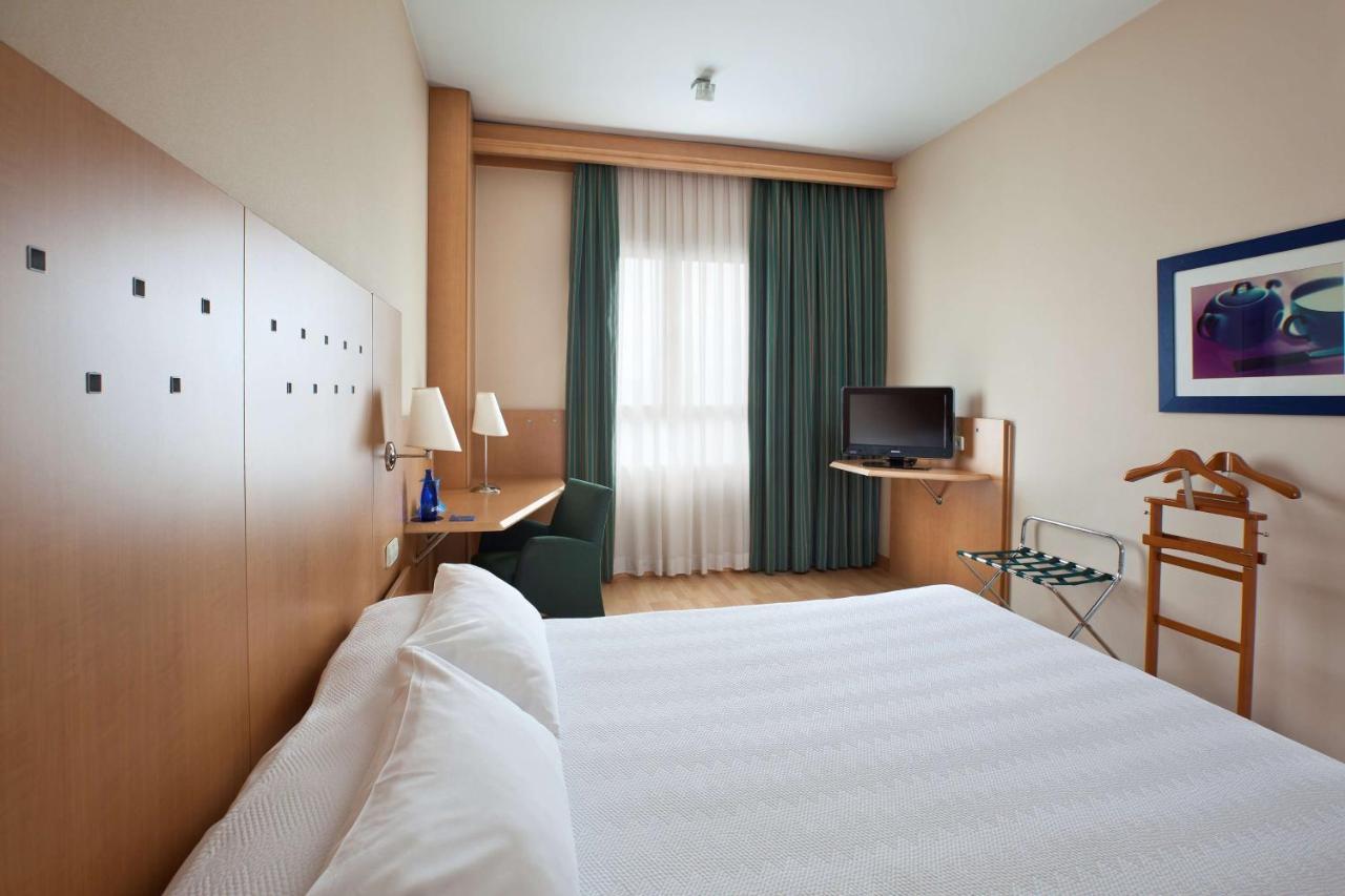 เอ็นเอช เลกาเนส Hotel ภายนอก รูปภาพ