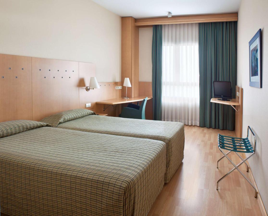 เอ็นเอช เลกาเนส Hotel ภายนอก รูปภาพ