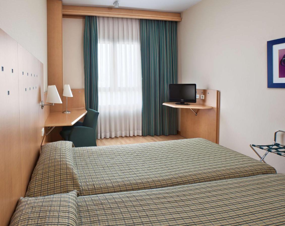 เอ็นเอช เลกาเนส Hotel ภายนอก รูปภาพ
