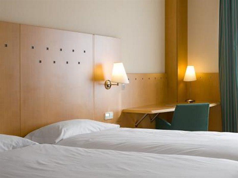 เอ็นเอช เลกาเนส Hotel ภายนอก รูปภาพ