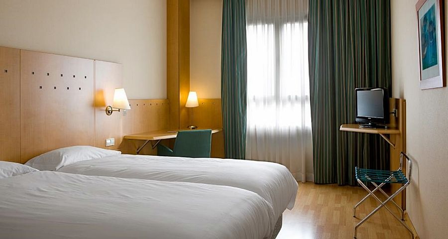 เอ็นเอช เลกาเนส Hotel ภายนอก รูปภาพ